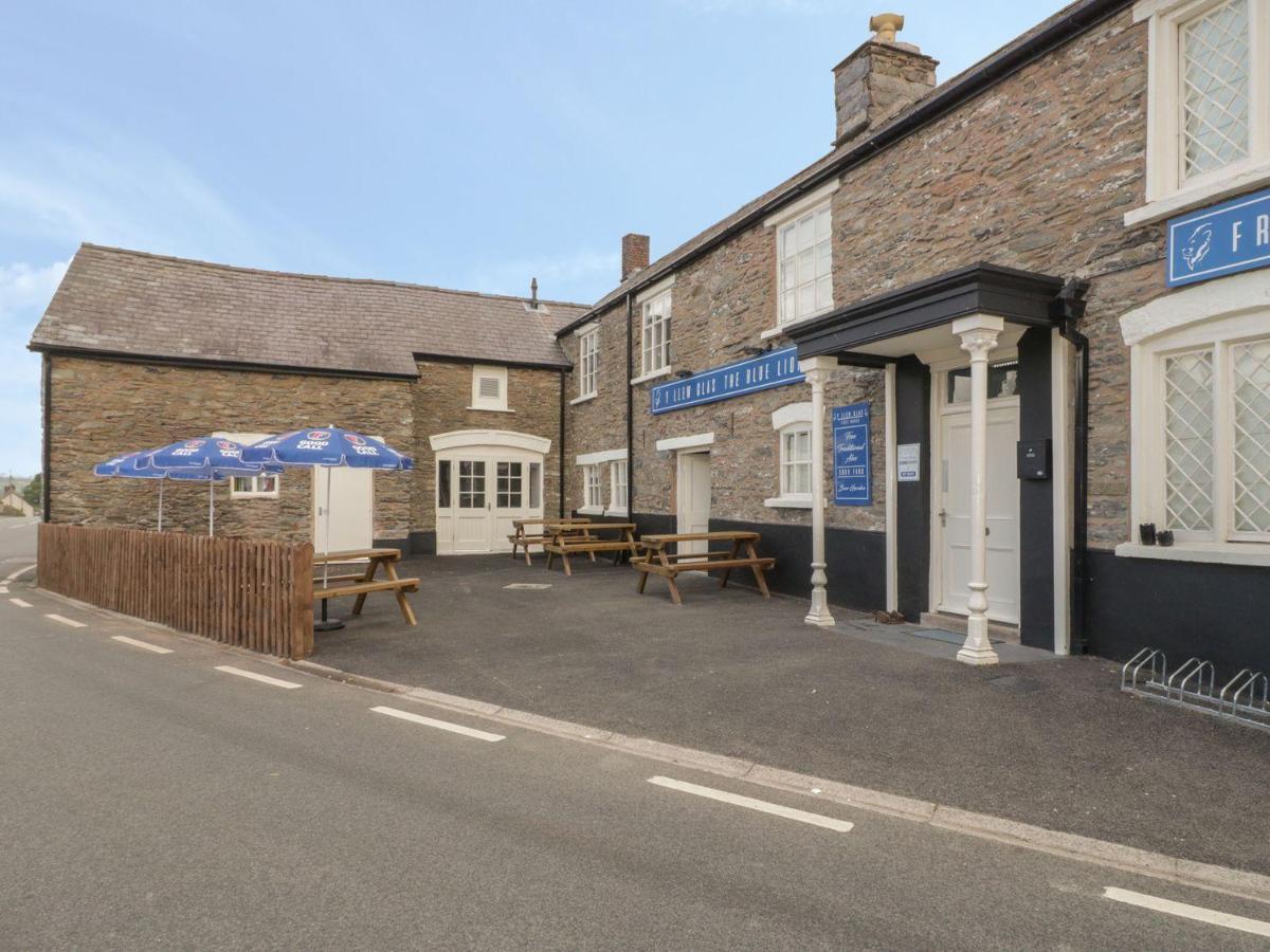 The Blue Lion Hotel Cynwyd ภายนอก รูปภาพ